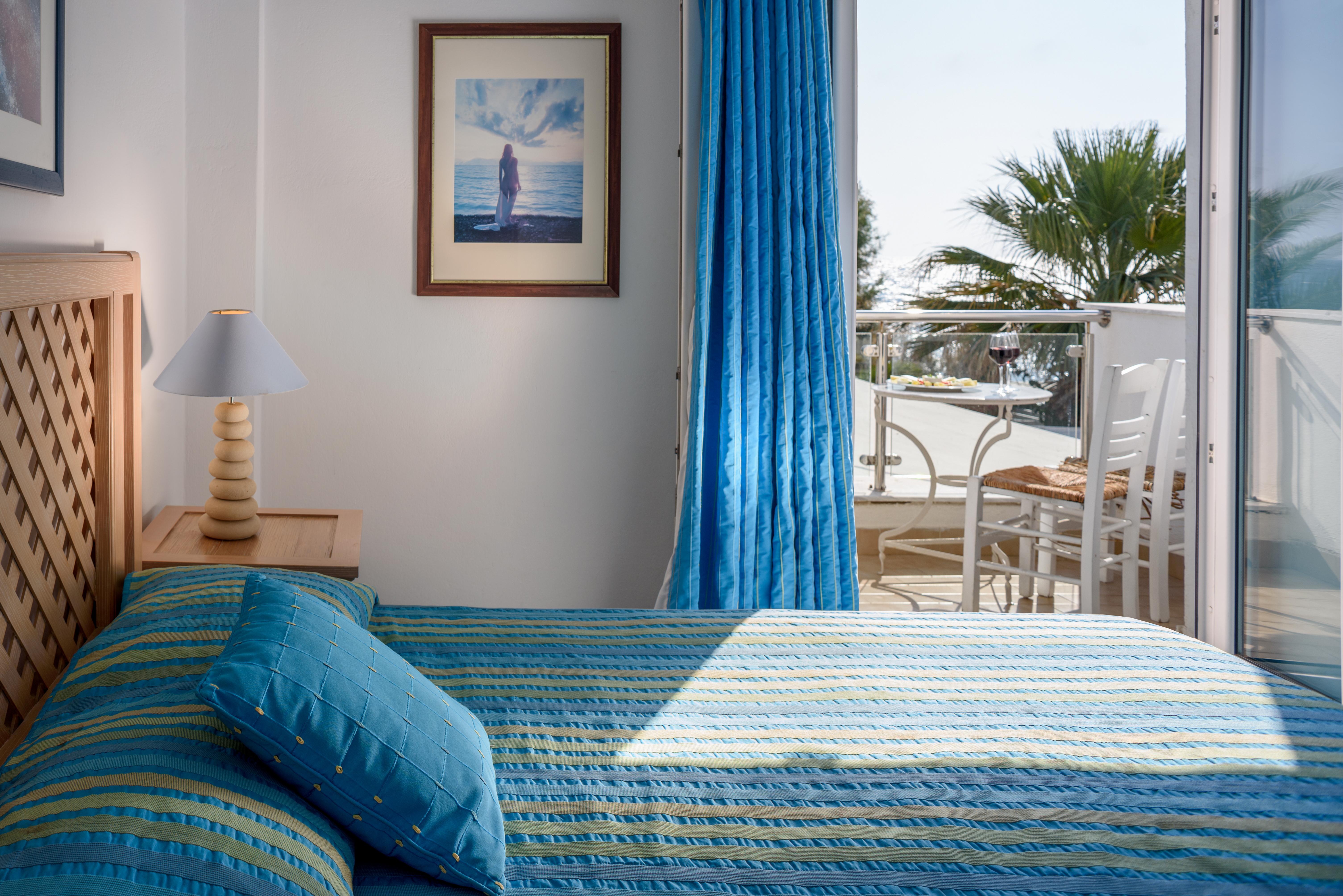 Alesahne Beach Hotel Kamári Zewnętrze zdjęcie