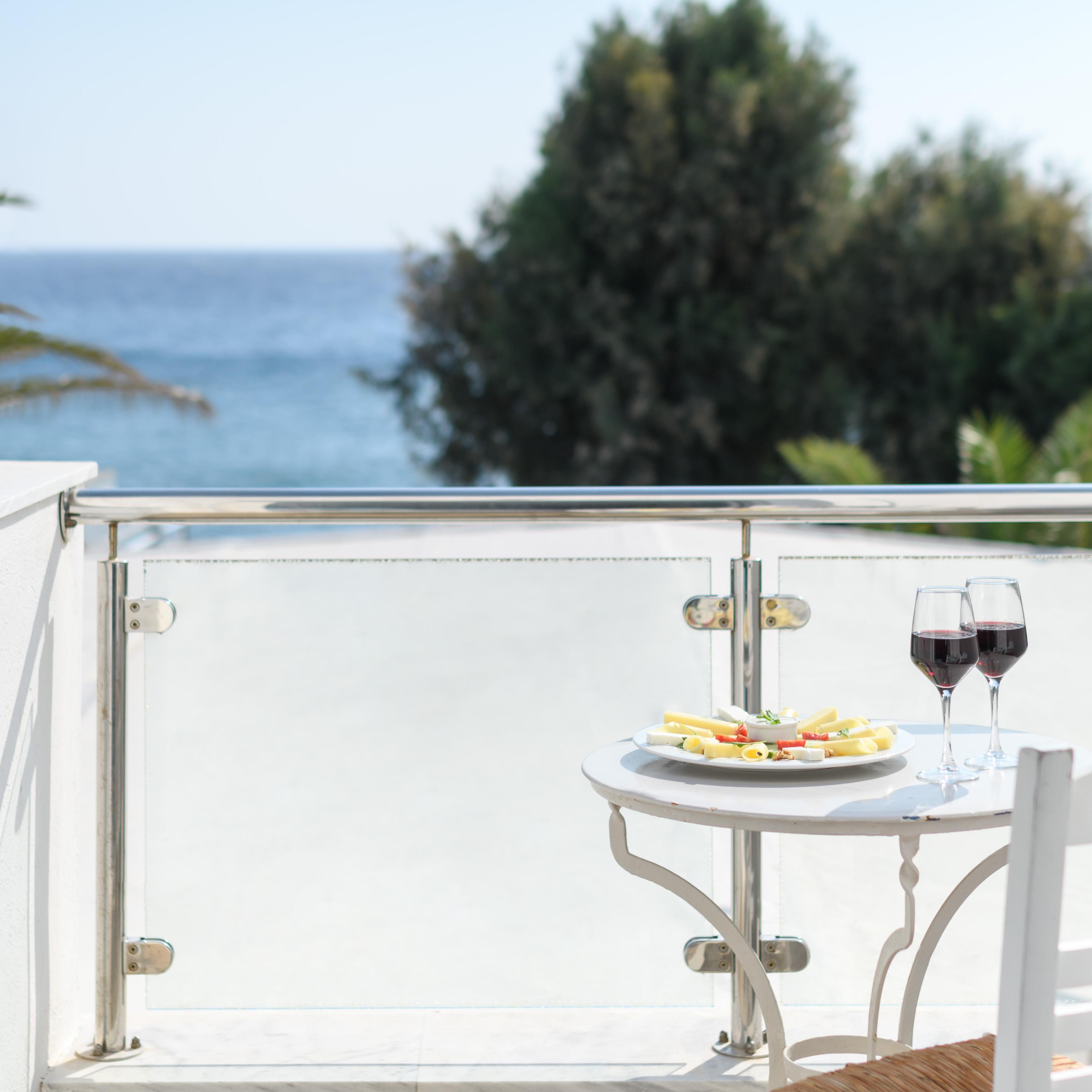 Alesahne Beach Hotel Kamári Zewnętrze zdjęcie