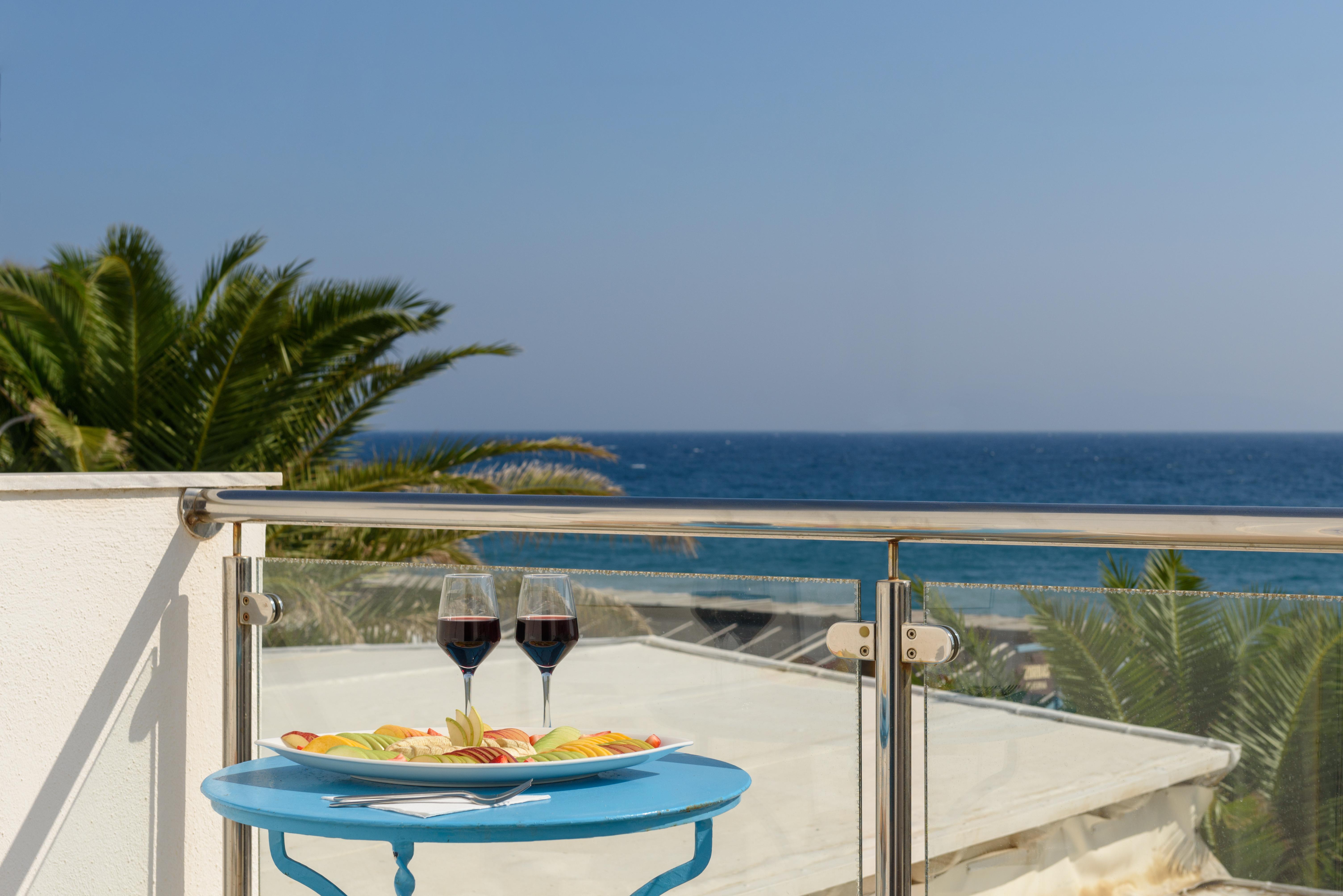 Alesahne Beach Hotel Kamári Zewnętrze zdjęcie