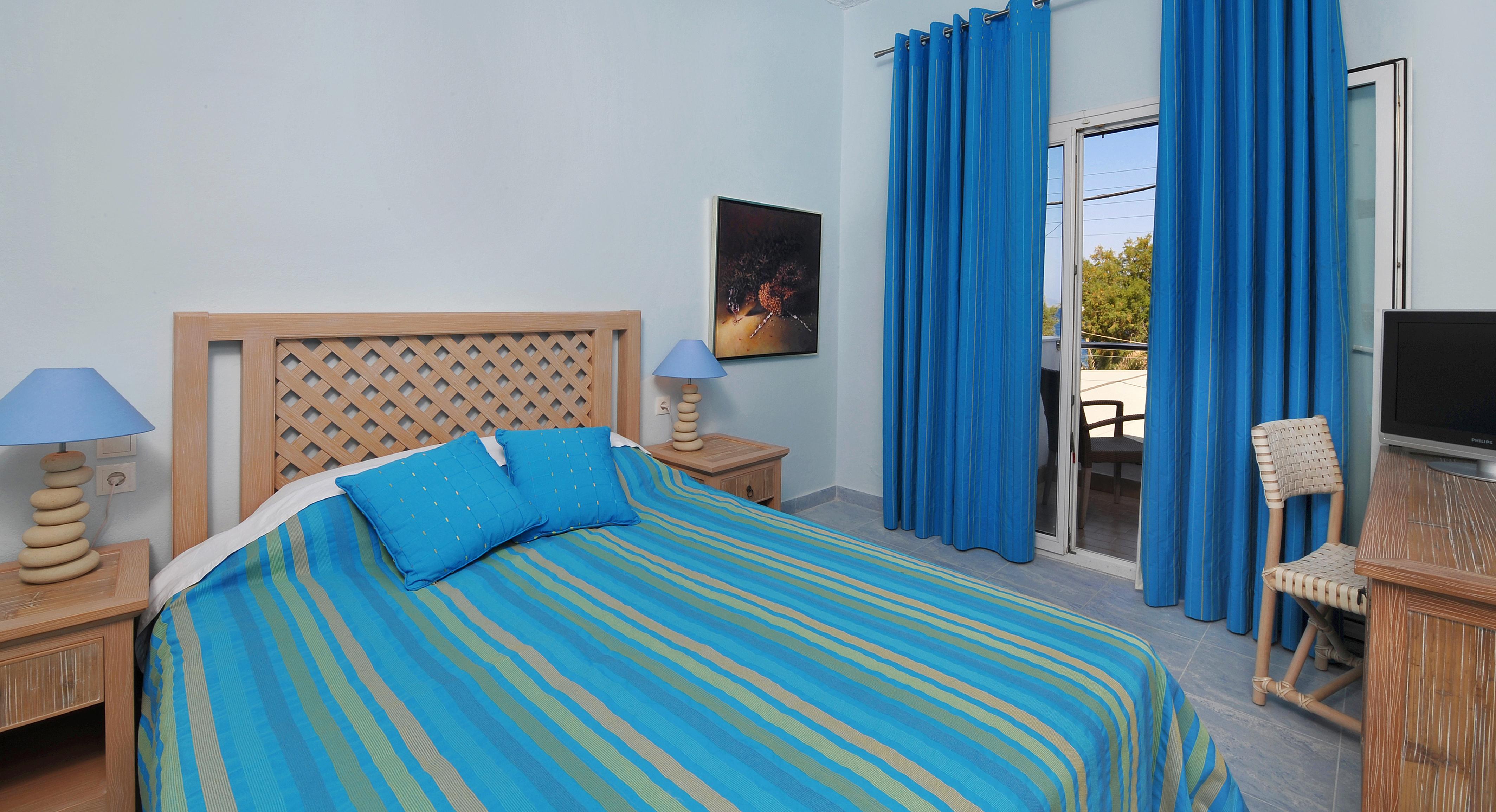 Alesahne Beach Hotel Kamári Zewnętrze zdjęcie