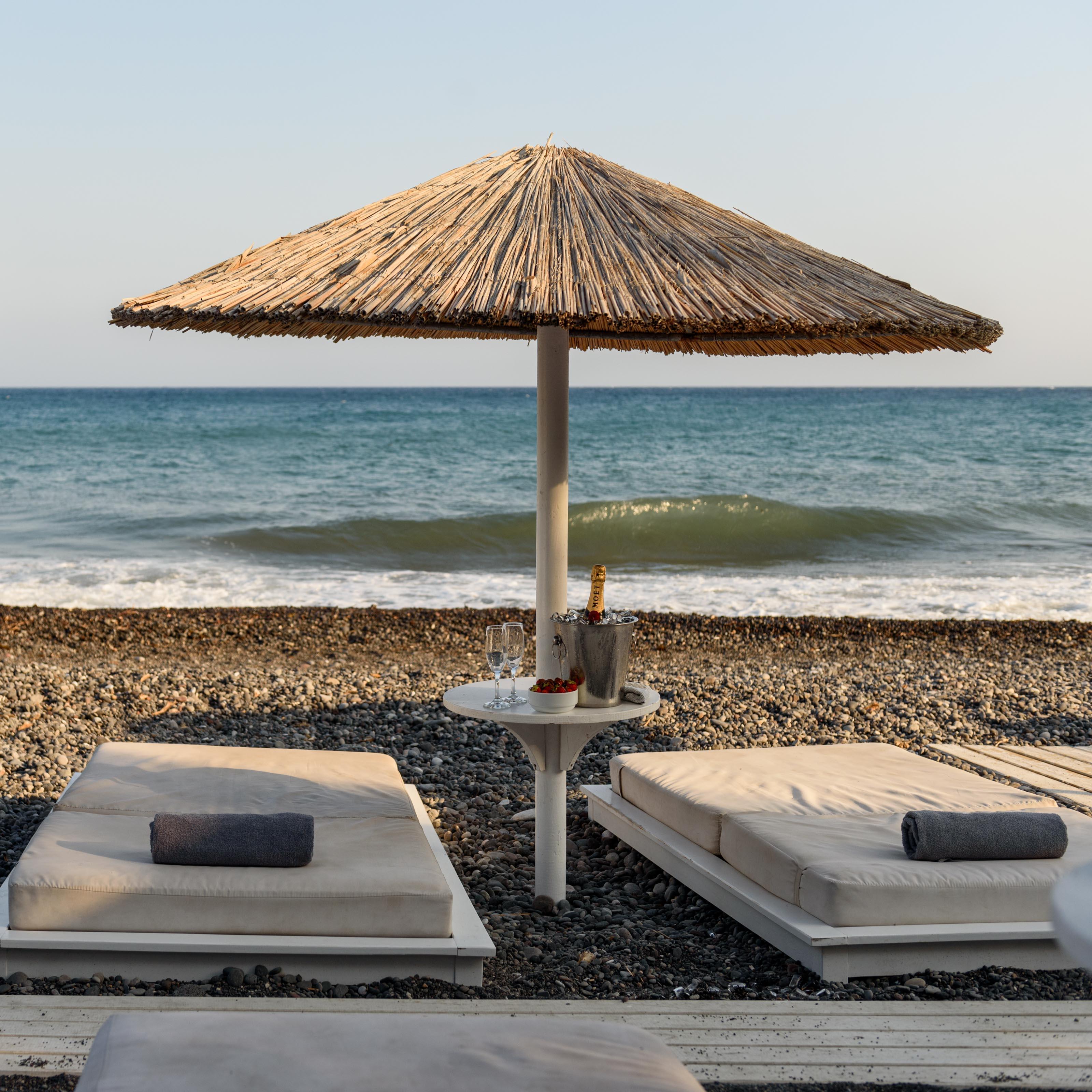Alesahne Beach Hotel Kamári Zewnętrze zdjęcie